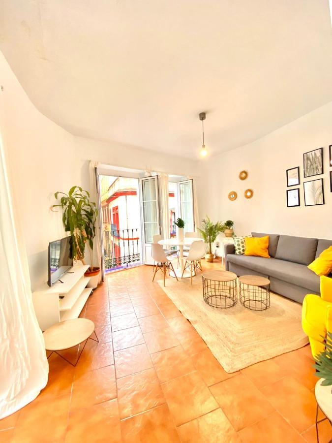 Comfortable Studio Old Town, Parking Optional Sevilla Exteriör bild