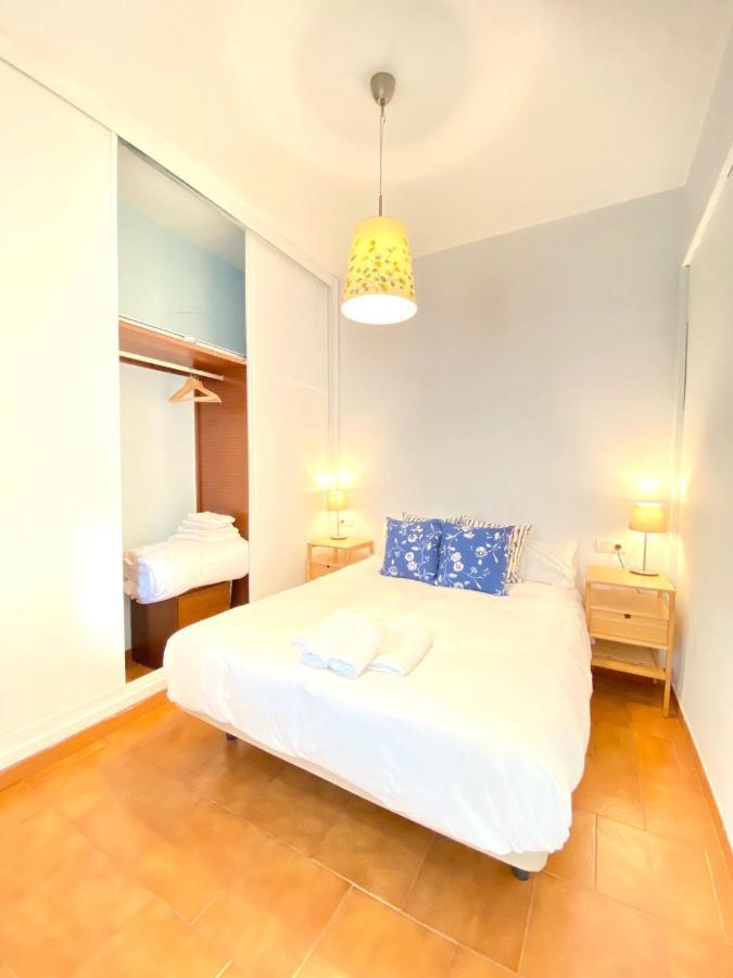 Comfortable Studio Old Town, Parking Optional Sevilla Exteriör bild