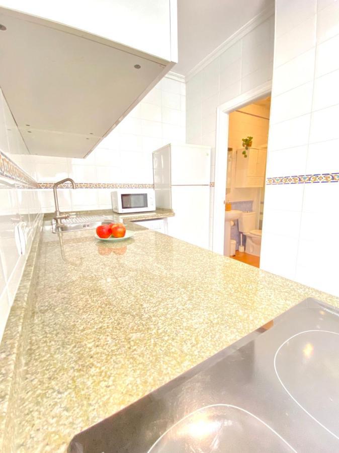 Comfortable Studio Old Town, Parking Optional Sevilla Exteriör bild