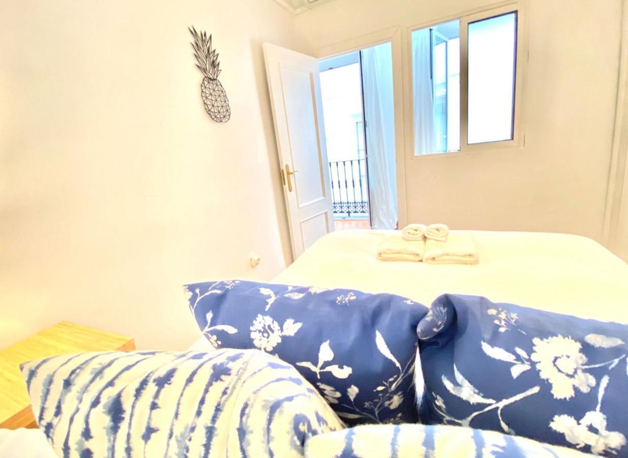 Comfortable Studio Old Town, Parking Optional Sevilla Exteriör bild
