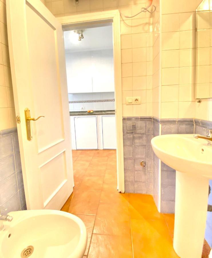Comfortable Studio Old Town, Parking Optional Sevilla Exteriör bild