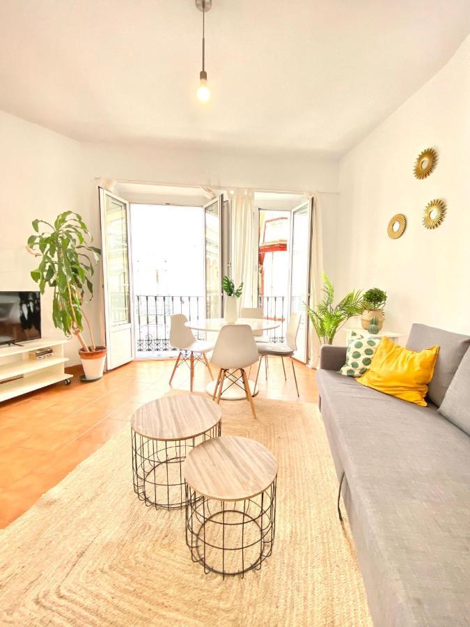 Comfortable Studio Old Town, Parking Optional Sevilla Exteriör bild
